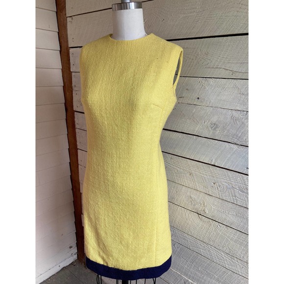 60s yellow sleeveless shift  mod style navy hem - Picture 5 of 7